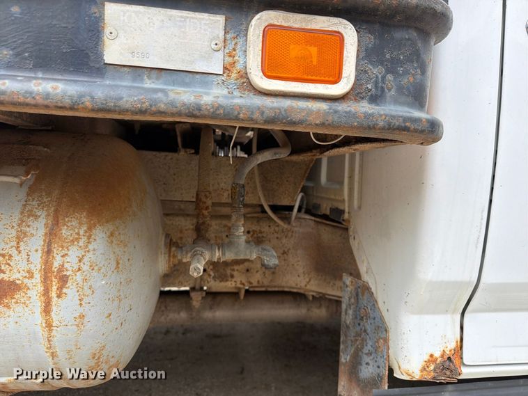 image for item FU4698 1996 Ford F350 flatbed pickup truck