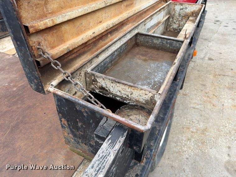 image for item FU4698 1996 Ford F350 flatbed pickup truck