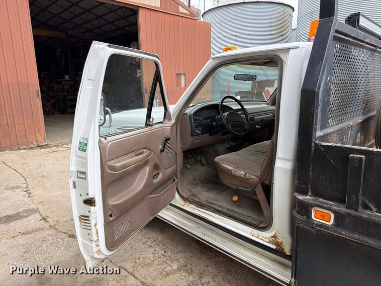 image for item FU4698 1996 Ford F350 flatbed pickup truck