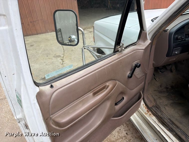image for item FU4698 1996 Ford F350 flatbed pickup truck