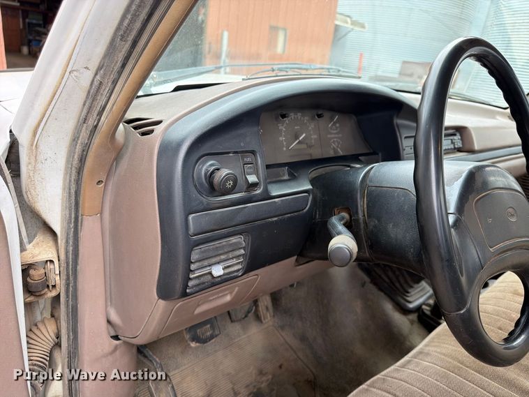 image for item FU4698 1996 Ford F350 flatbed pickup truck
