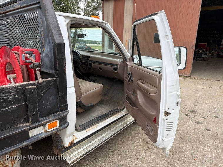 image for item FU4698 1996 Ford F350 flatbed pickup truck