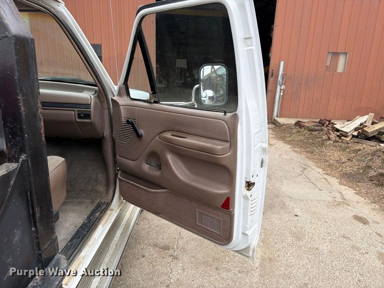 image for item FU4698 1996 Ford F350 flatbed pickup truck