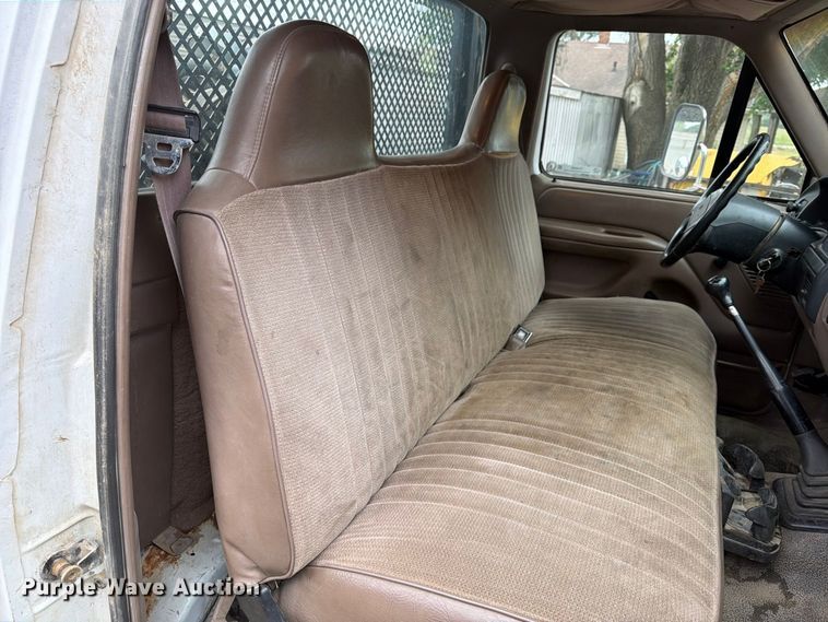image for item FU4698 1996 Ford F350 flatbed pickup truck