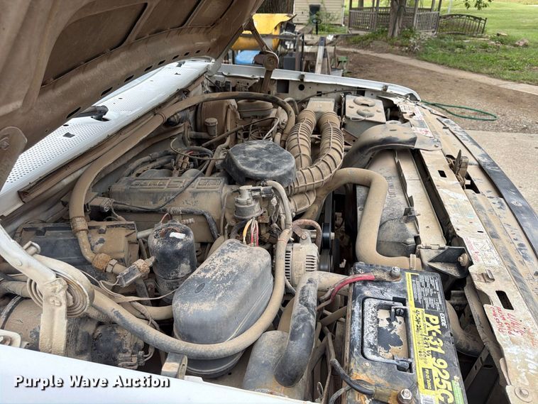 image for item FU4698 1996 Ford F350 flatbed pickup truck