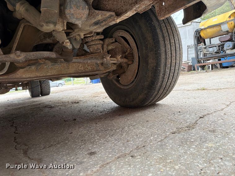 image for item FU4698 1996 Ford F350 flatbed pickup truck