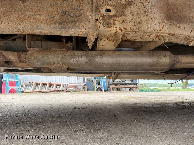 image for item FU4698 1996 Ford F350 flatbed pickup truck