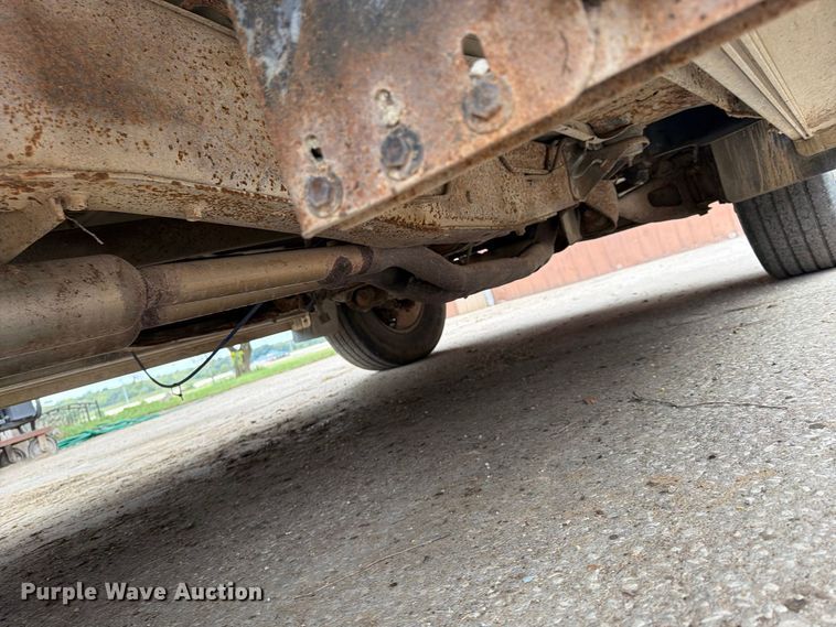image for item FU4698 1996 Ford F350 flatbed pickup truck
