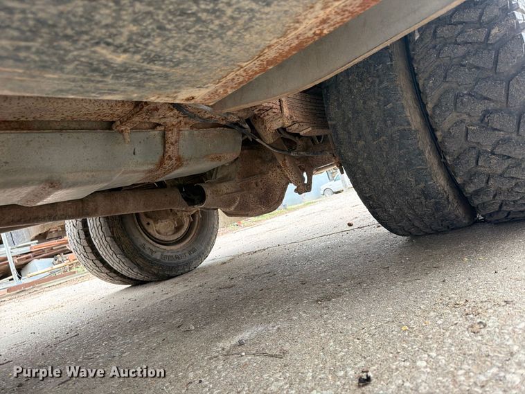 image for item FU4698 1996 Ford F350 flatbed pickup truck