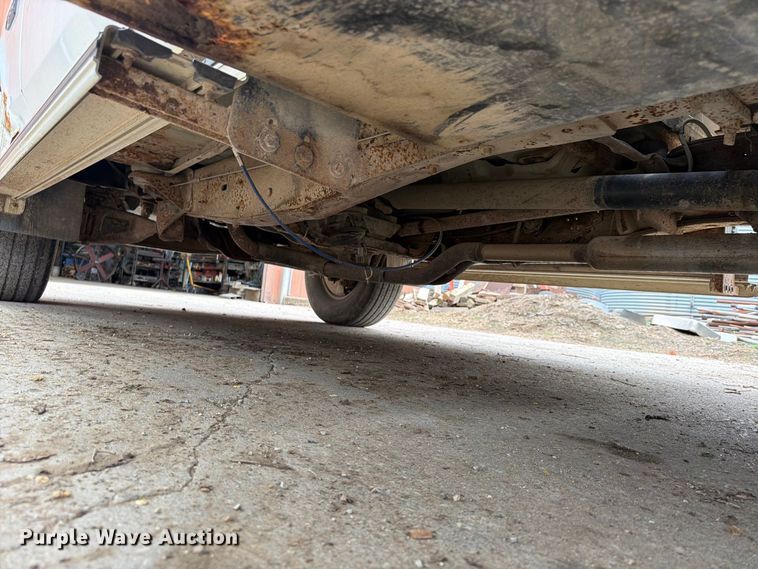 image for item FU4698 1996 Ford F350 flatbed pickup truck