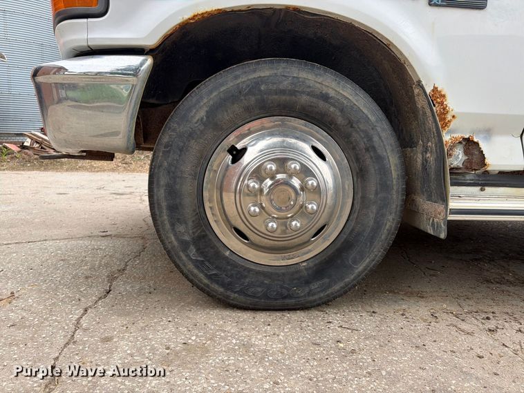 image for item FU4698 1996 Ford F350 flatbed pickup truck