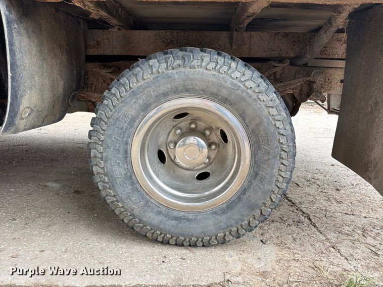 image for item FU4698 1996 Ford F350 flatbed pickup truck