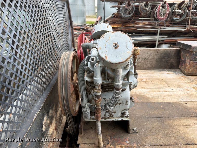 image for item FU4698 1996 Ford F350 flatbed pickup truck