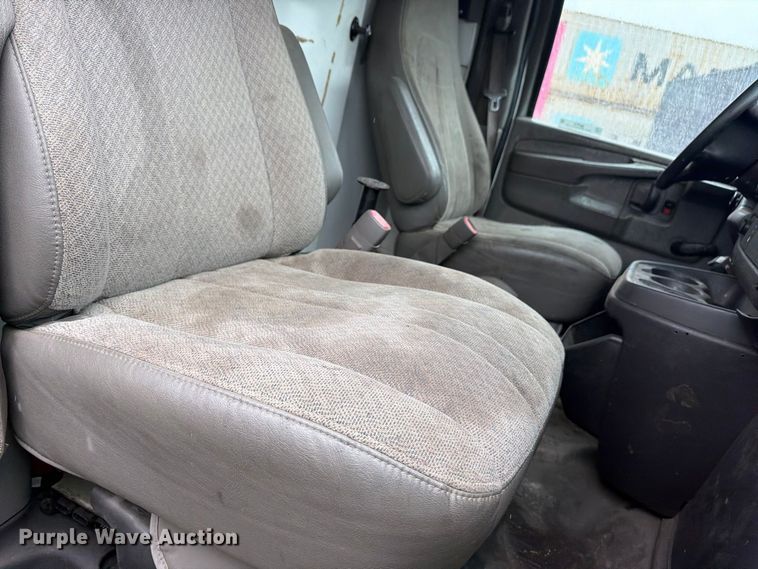 image for item FU4725 2012 Chevrolet Express 3500 utility van