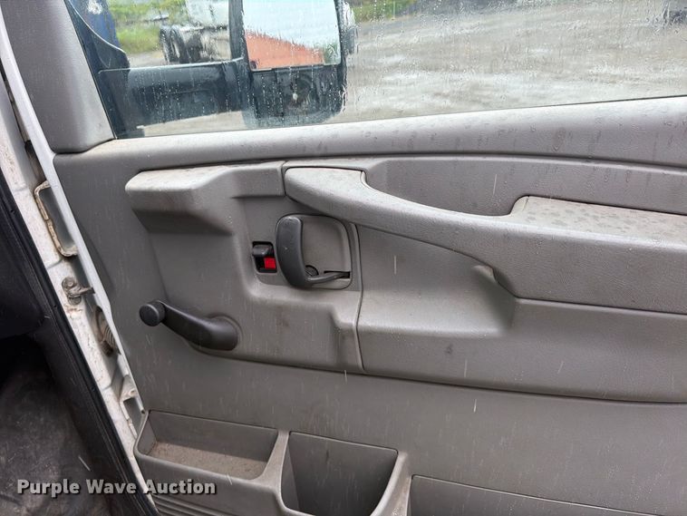 image for item FU4725 2012 Chevrolet Express 3500 utility van