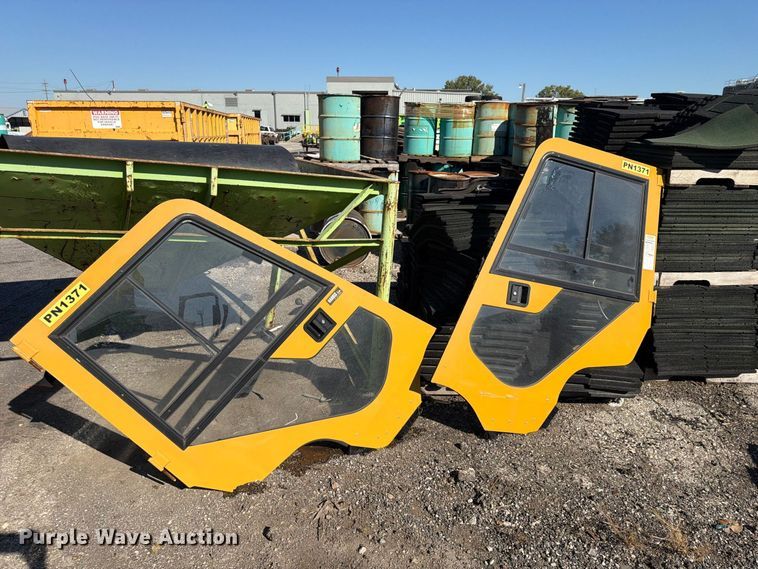 image for item FU4754 Forklift doors