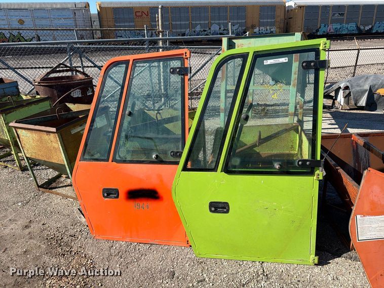 image for item FU4754 Forklift doors