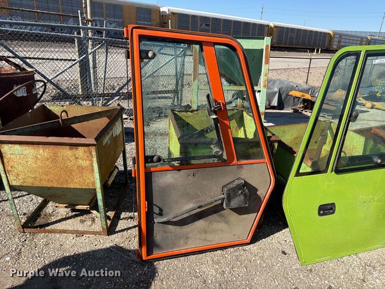 image for item FU4754 Forklift doors
