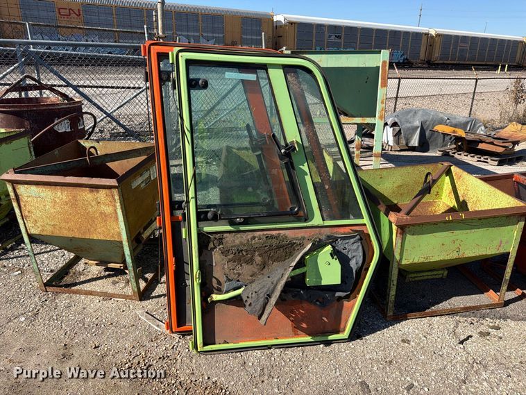 image for item FU4754 Forklift doors