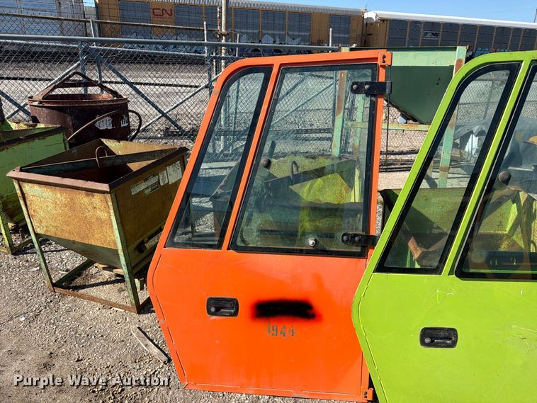 image for item FU4754 Forklift doors