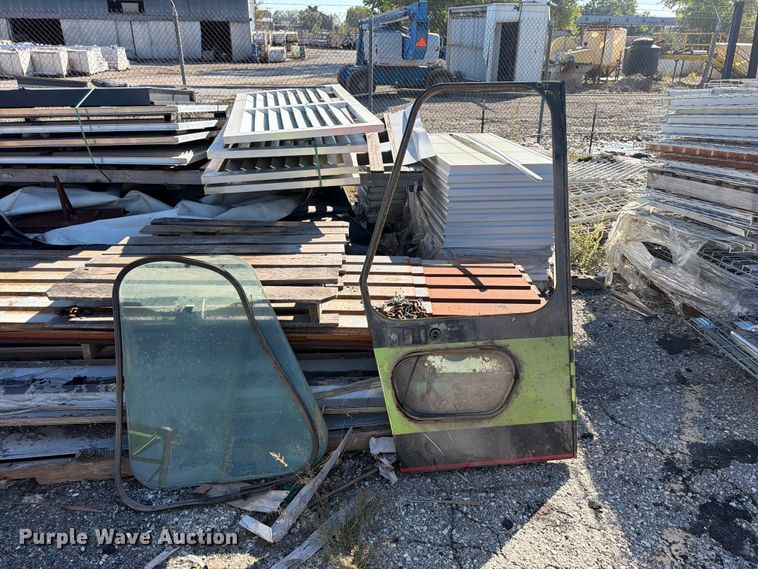 image for item FU4754 Forklift doors