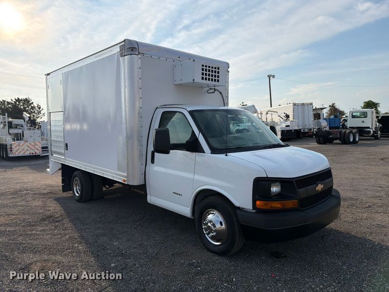 image for item FW3500 2016 Chevrolet Express 4500 box truck
