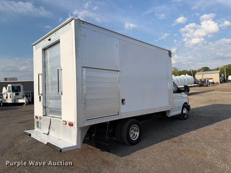 image for item FW3500 2016 Chevrolet Express 4500 box truck