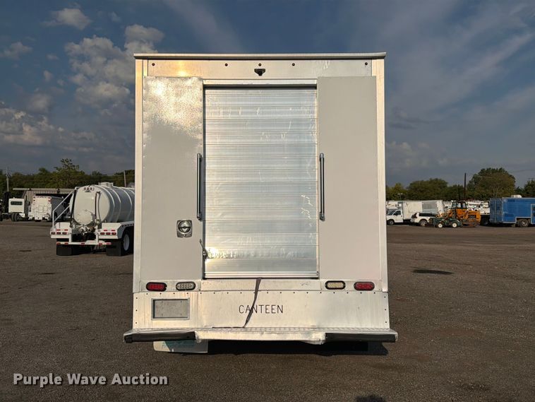 image for item FW3500 2016 Chevrolet Express 4500 box truck
