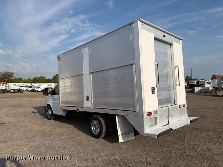 image for item FW3500 2016 Chevrolet Express 4500 box truck