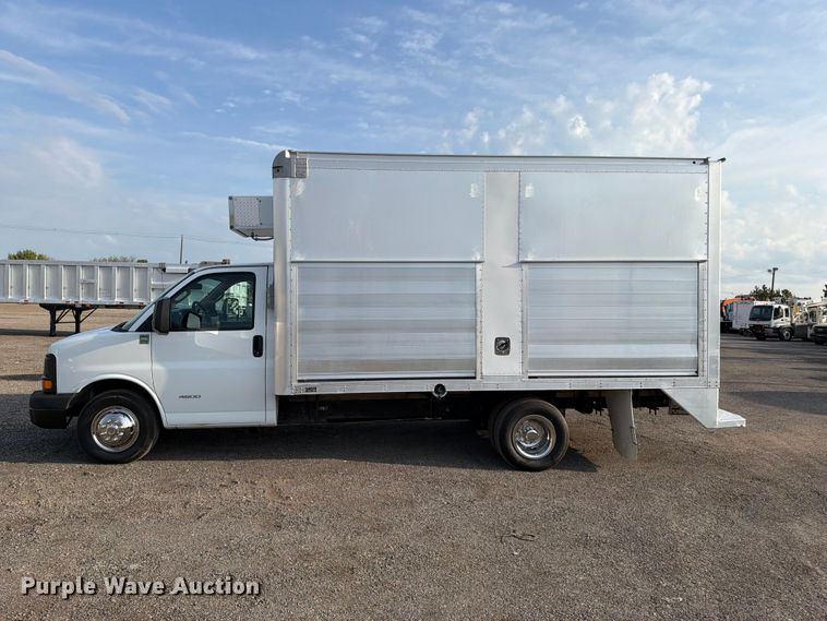 image for item FW3500 2016 Chevrolet Express 4500 box truck