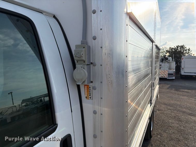 image for item FW3500 2016 Chevrolet Express 4500 box truck
