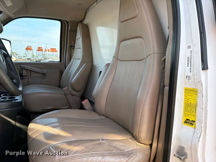 image for item FW3500 2016 Chevrolet Express 4500 box truck
