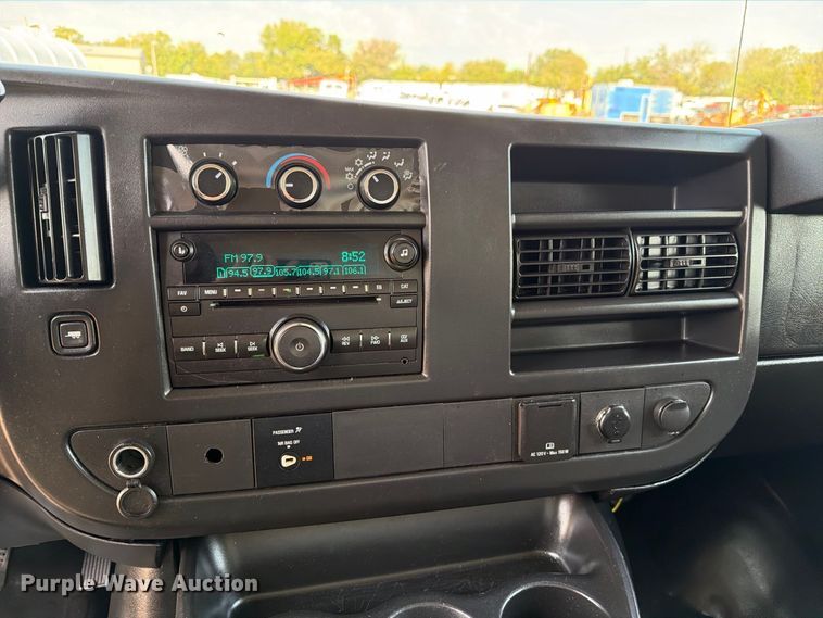 image for item FW3500 2016 Chevrolet Express 4500 box truck