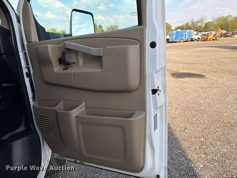 image for item FW3500 2016 Chevrolet Express 4500 box truck