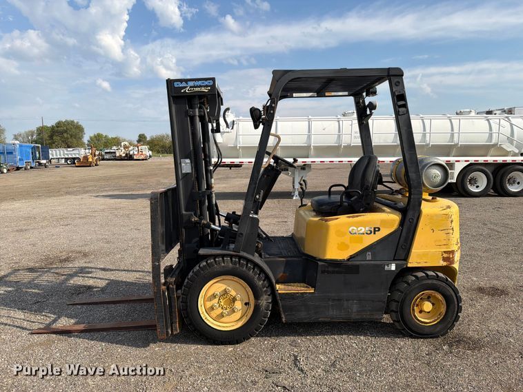 image for item FW3503 Daewoo G25P-3 forklift