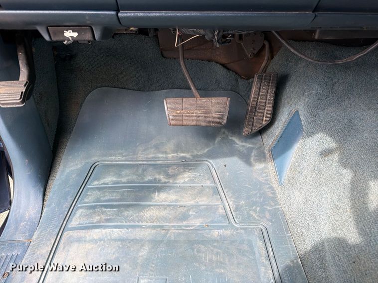 image for item FW3506 1993 Chevrolet C3500 Crew Cab pickup truck