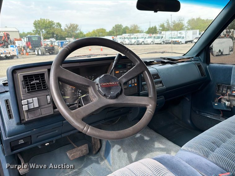 image for item FW3506 1993 Chevrolet C3500 Crew Cab pickup truck