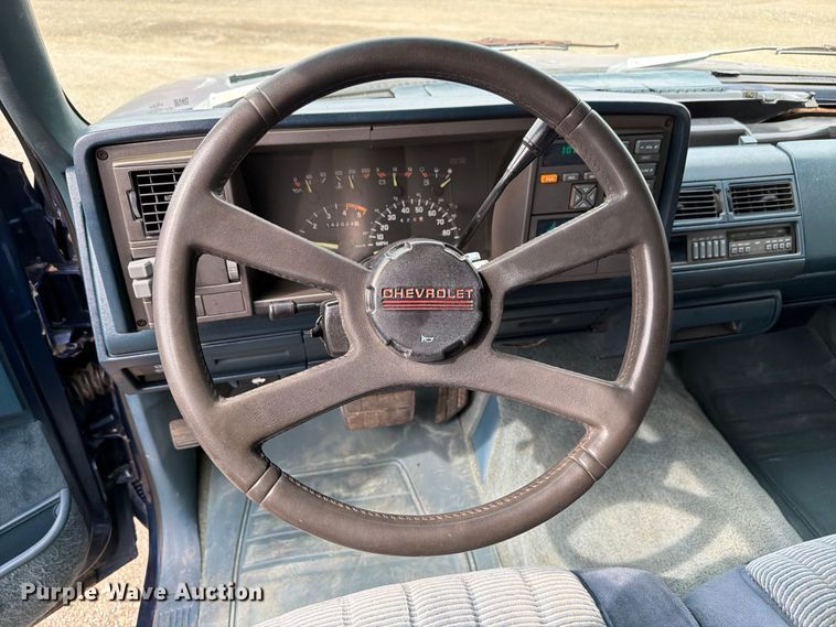 image for item FW3506 1993 Chevrolet C3500 Crew Cab pickup truck