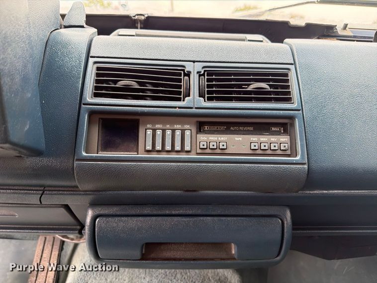 image for item FW3506 1993 Chevrolet C3500 Crew Cab pickup truck
