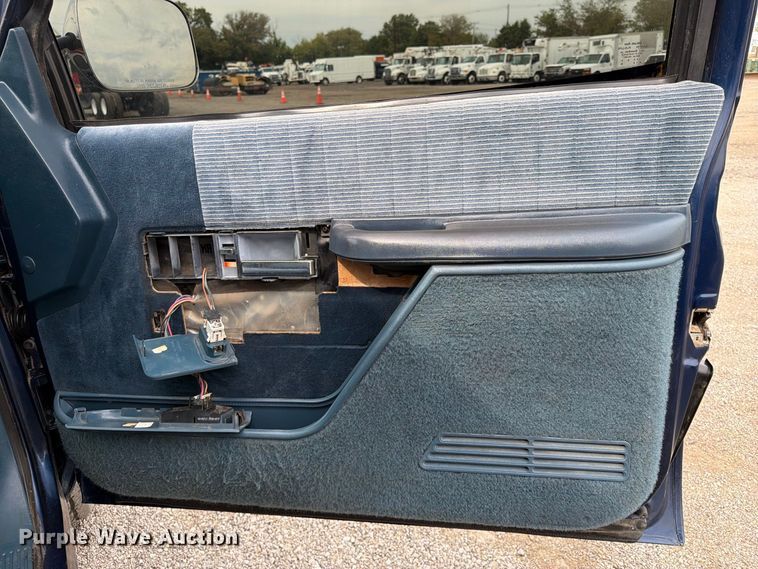 image for item FW3506 1993 Chevrolet C3500 Crew Cab pickup truck