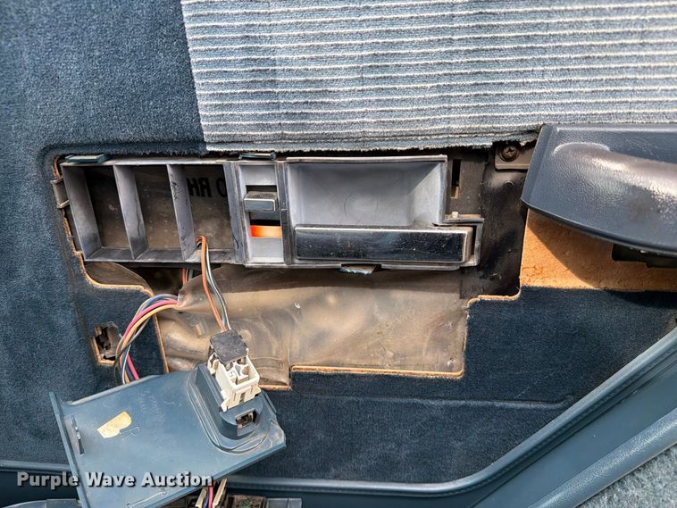 image for item FW3506 1993 Chevrolet C3500 Crew Cab pickup truck