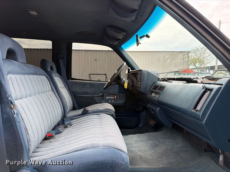 image for item FW3506 1993 Chevrolet C3500 Crew Cab pickup truck