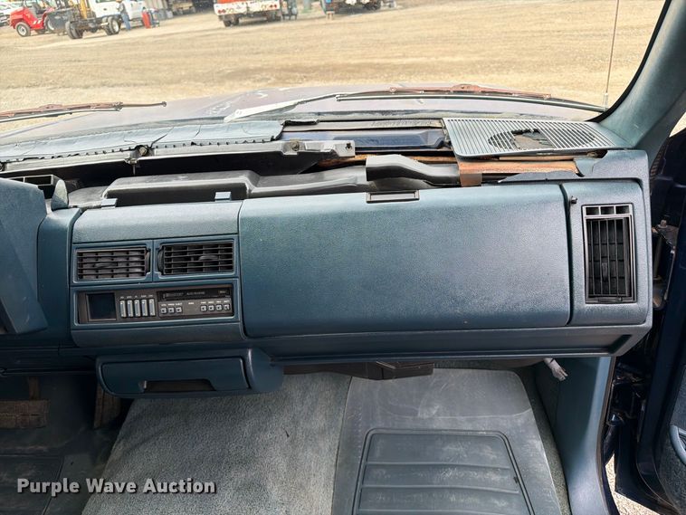 image for item FW3506 1993 Chevrolet C3500 Crew Cab pickup truck