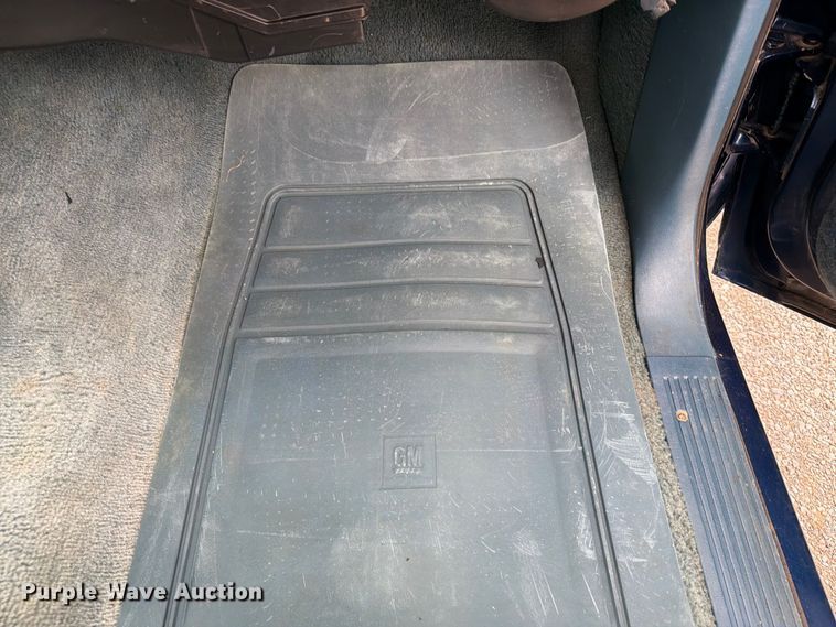 image for item FW3506 1993 Chevrolet C3500 Crew Cab pickup truck