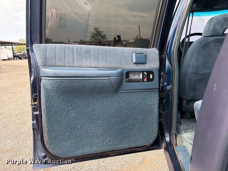 image for item FW3506 1993 Chevrolet C3500 Crew Cab pickup truck