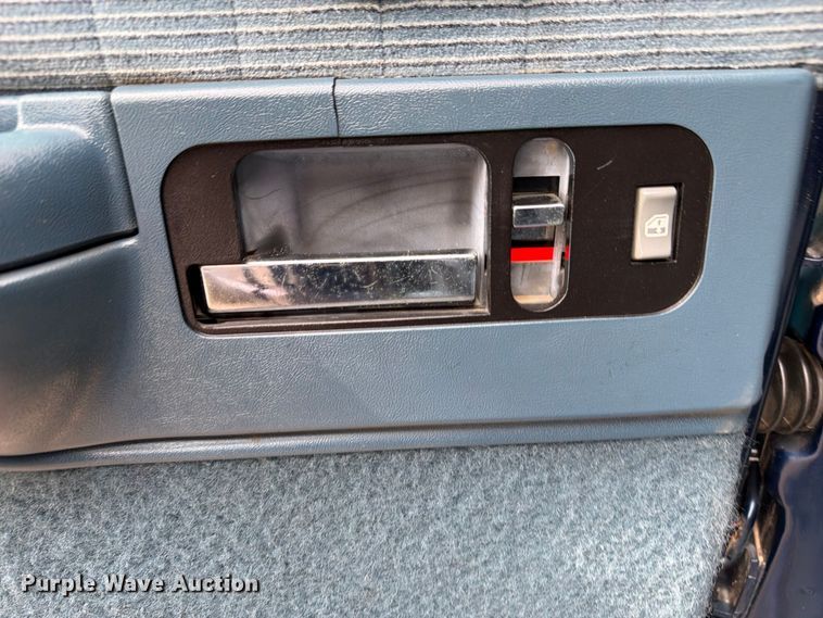 image for item FW3506 1993 Chevrolet C3500 Crew Cab pickup truck