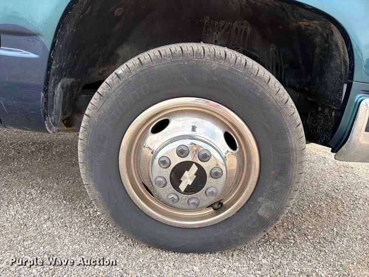 image for item FW3506 1993 Chevrolet C3500 Crew Cab pickup truck
