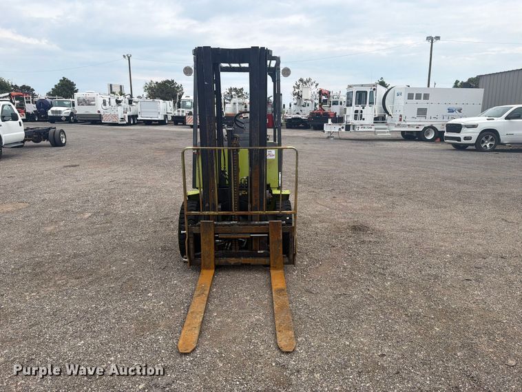 image for item FW3510 Clark CGP25 forklift