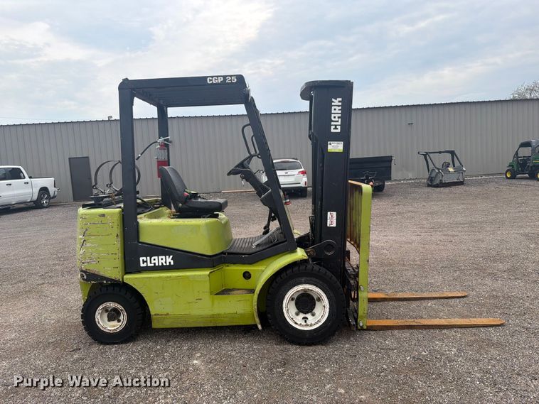 image for item FW3510 Clark CGP25 forklift