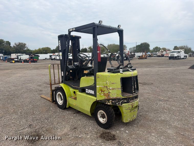 image for item FW3510 Clark CGP25 forklift